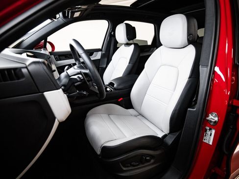Certified 2026 Porsche Cayenne AWD/4WD image 5