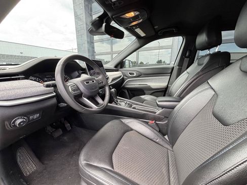 Used 2024 Jeep Compass Latitude AWD/4WD image 9