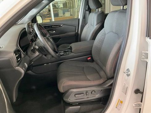 Certified 2025 Honda Pilot Sport image 3