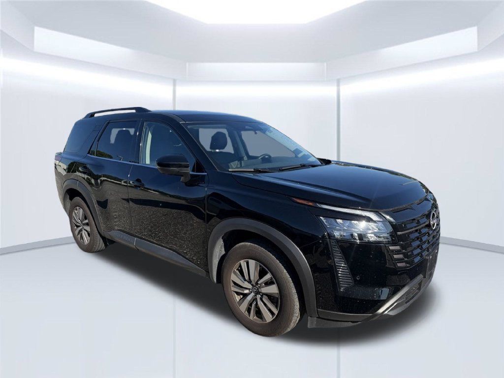 Used 2026 Nissan Pathfinder SL FWD image 2