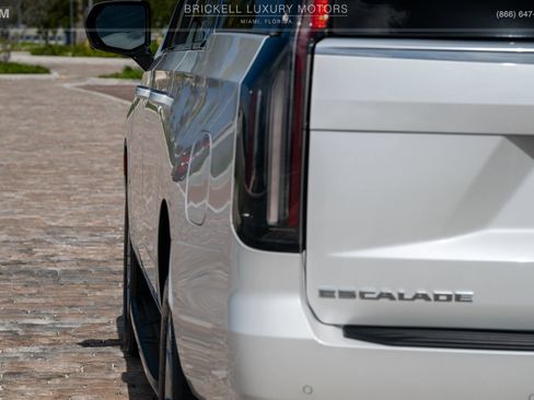 Used 2024 Cadillac Escalade ESV Luxury AWD/4WD image 53