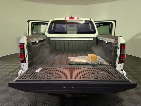 Used 2025 Nissan Frontier SV w/ SV Convenience Package AWD/4WD image 25