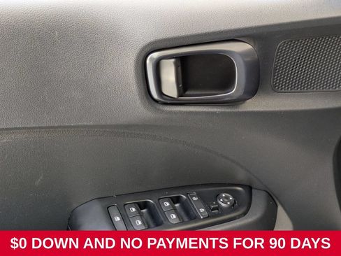 Used 2025 Hyundai Venue Limited FWD image 13