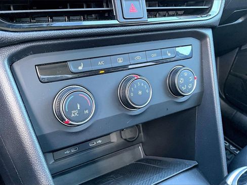 Certified 2022 Volkswagen Taos SE w/ Panoramic Sunroof Package image 27