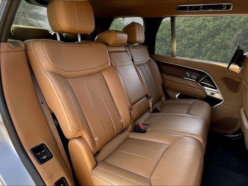 Used 2023 Land Rover Range Rover Long Wheelbase Autobiography image 25