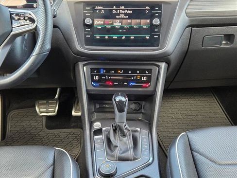 Used 2022 Volkswagen Tiguan SEL R-Line AWD/4WD image 16