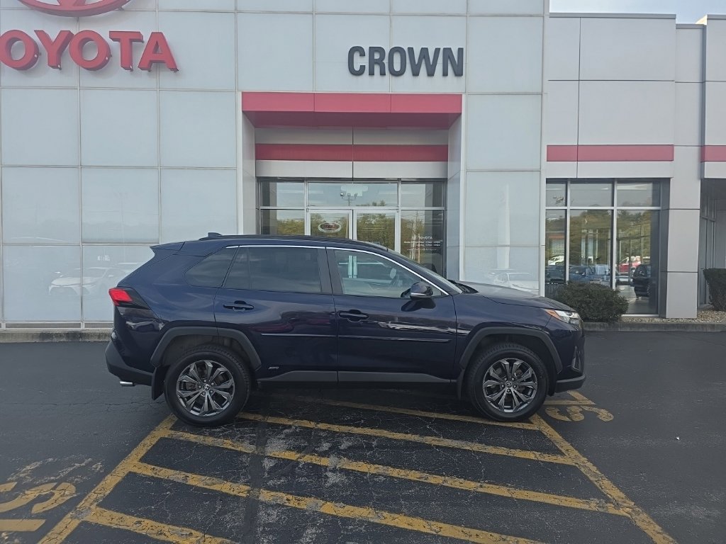 Used 2022 Toyota RAV4 XLE Premium AWD/4WD image 2