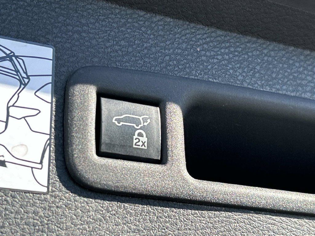 Used 2021 Toyota Sienna XLE FWD image 12