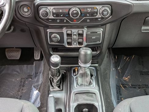 Used 2022 Jeep Gladiator Overland w/ Cold Weather Group AWD/4WD image 21