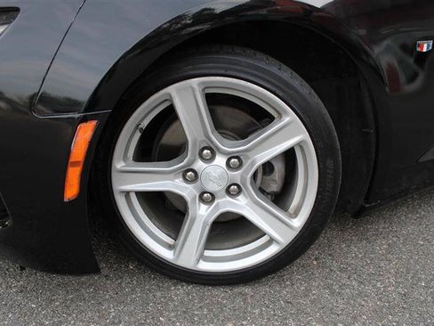 Used 2022 Chevrolet Camaro LT RWD image 9