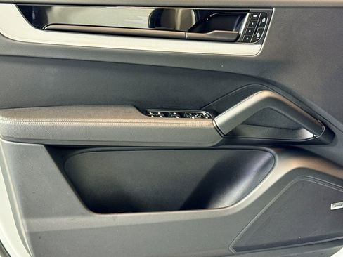 Used 2024 Porsche Cayenne image 17