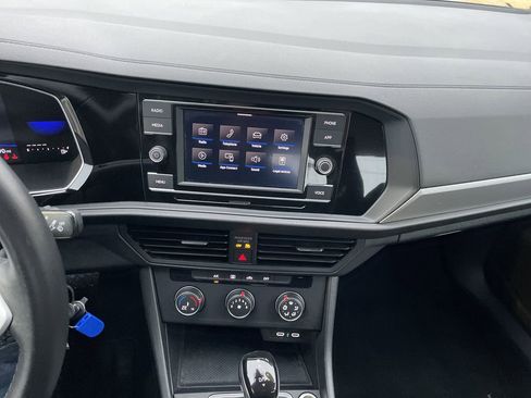 Used 2024 Volkswagen Jetta S image 18