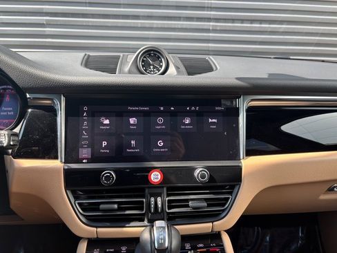 Certified 2025 Porsche Macan image 23
