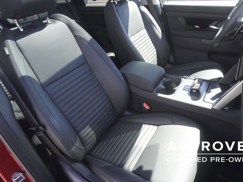 Used 2025 Land Rover Discovery Sport S image 24
