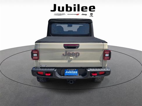 Used 2020 Jeep Gladiator Rubicon image 3