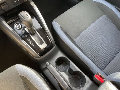 Used 2025 Nissan Versa SV FWD image 41