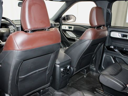 Used 2023 Ford Explorer Platinum w/ Technology Package AWD/4WD image 22