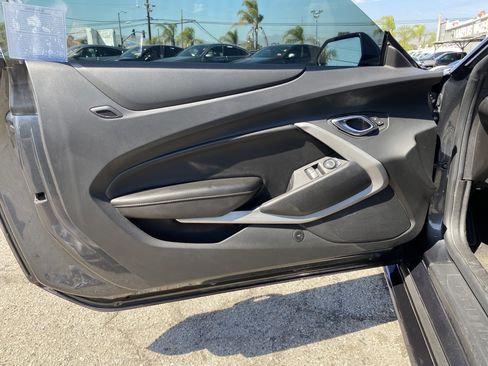 Used 2016 Chevrolet Camaro SS RWD image 15