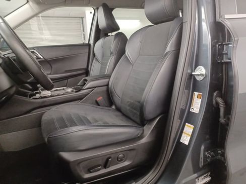 Used 2025 Mitsubishi Outlander SE FWD image 16