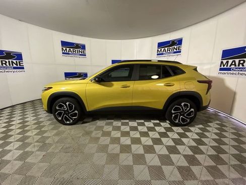 Certified 2025 Chevrolet Trax RS w/ Driver Confidence Package image 10