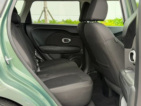 Used 2014 Kia Soul FWD image 19