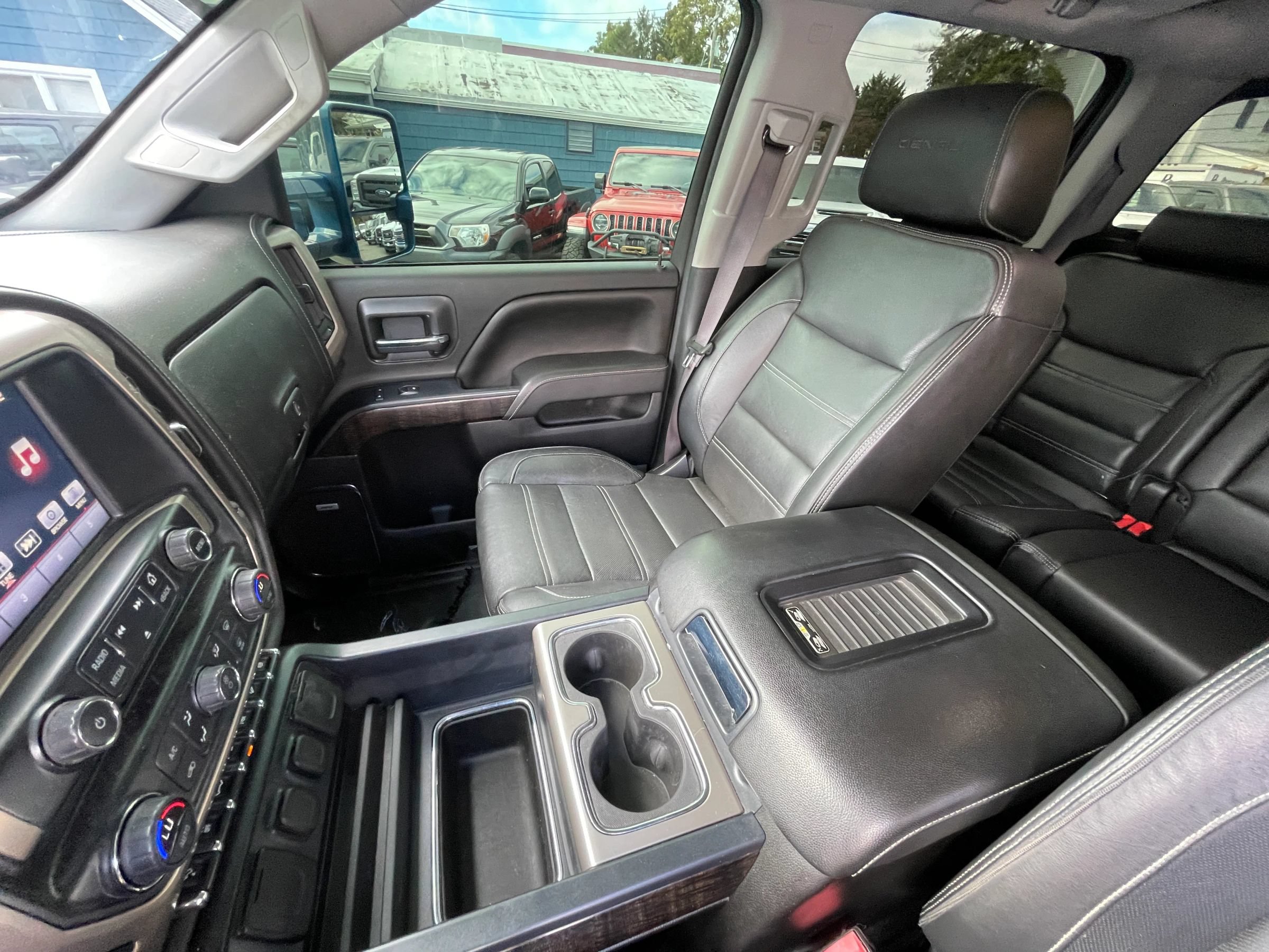 Used 2016 GMC Sierra 2500 Denali w/ Duramax Plus Package AWD/4WD image 14