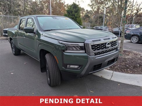 Used 2025 Nissan Frontier SL image 1