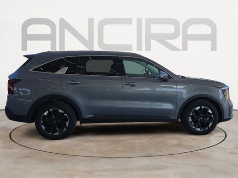 Certified 2024 Kia Sorento S FWD image 9