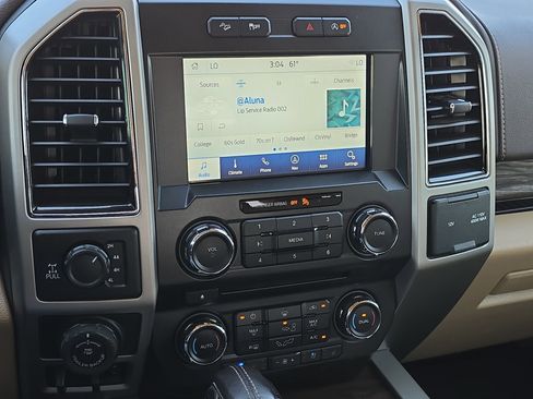 Used 2018 Ford F150 Lariat image 16