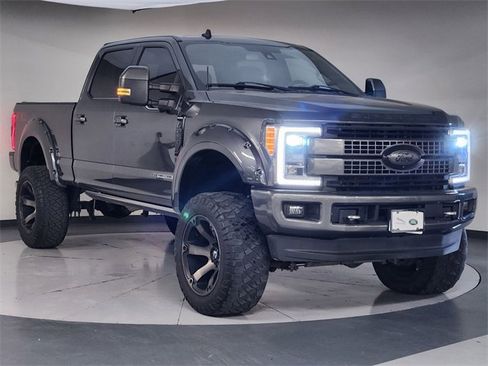 Used 2019 Ford F250 Platinum w/ Platinum Ultimate Package image 6
