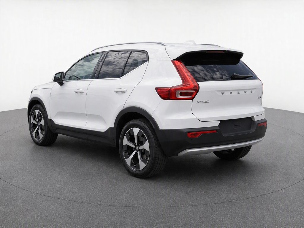 Used 2025 Volvo XC40 B5 Plus AWD/4WD image 4
