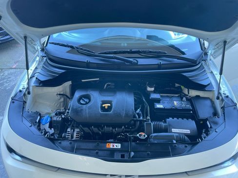 Used 2025 Kia Soul LX w/ LX Technology Package image 32