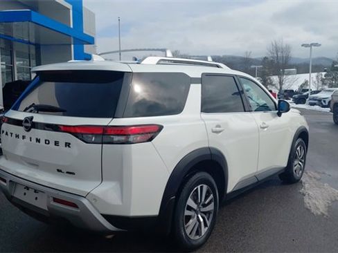 Used 2022 Nissan Pathfinder SL w/ SL Black Package image 4