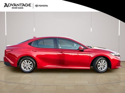 Used 2025 Toyota Camry LE FWD image 9