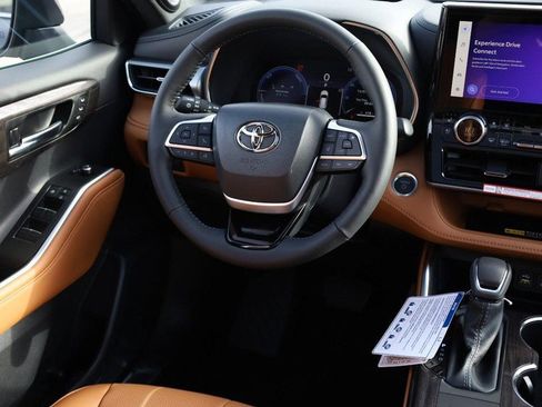 New 2026 Toyota Highlander Platinum image 28