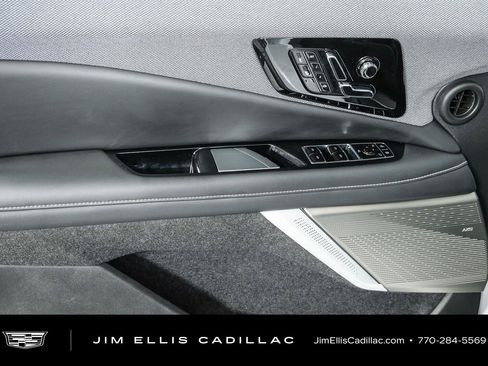 Used 2025 Cadillac Optiq Luxury 1 AWD/4WD image 6