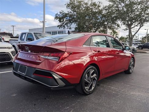 Used 2025 Hyundai Elantra Limited image 4