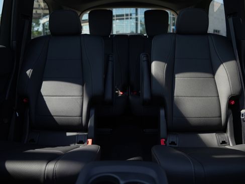 New 2025 Mercedes-Benz GLS 450 4MATIC image 38