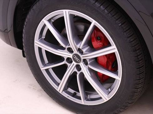 Certified 2024 Audi Q5 e Premium Plus w/ Premium Plus Package image 22