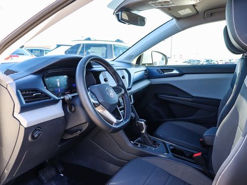Used 2023 Volkswagen Taos SE image 18