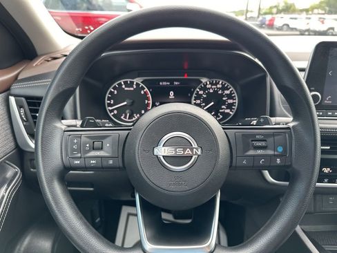 Used 2023 Nissan Rogue SV image 18