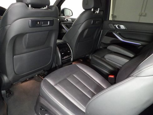 Used 2021 BMW X7 xDrive40i w/ M Sport Package AWD/4WD image 16