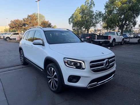 Used 2022 Mercedes-Benz GLB 250 image 2