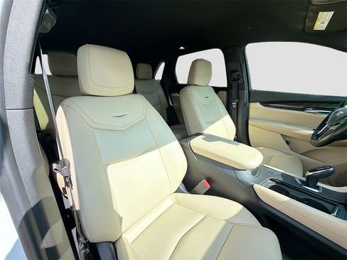 Used 2019 Cadillac XT5 FWD image 26