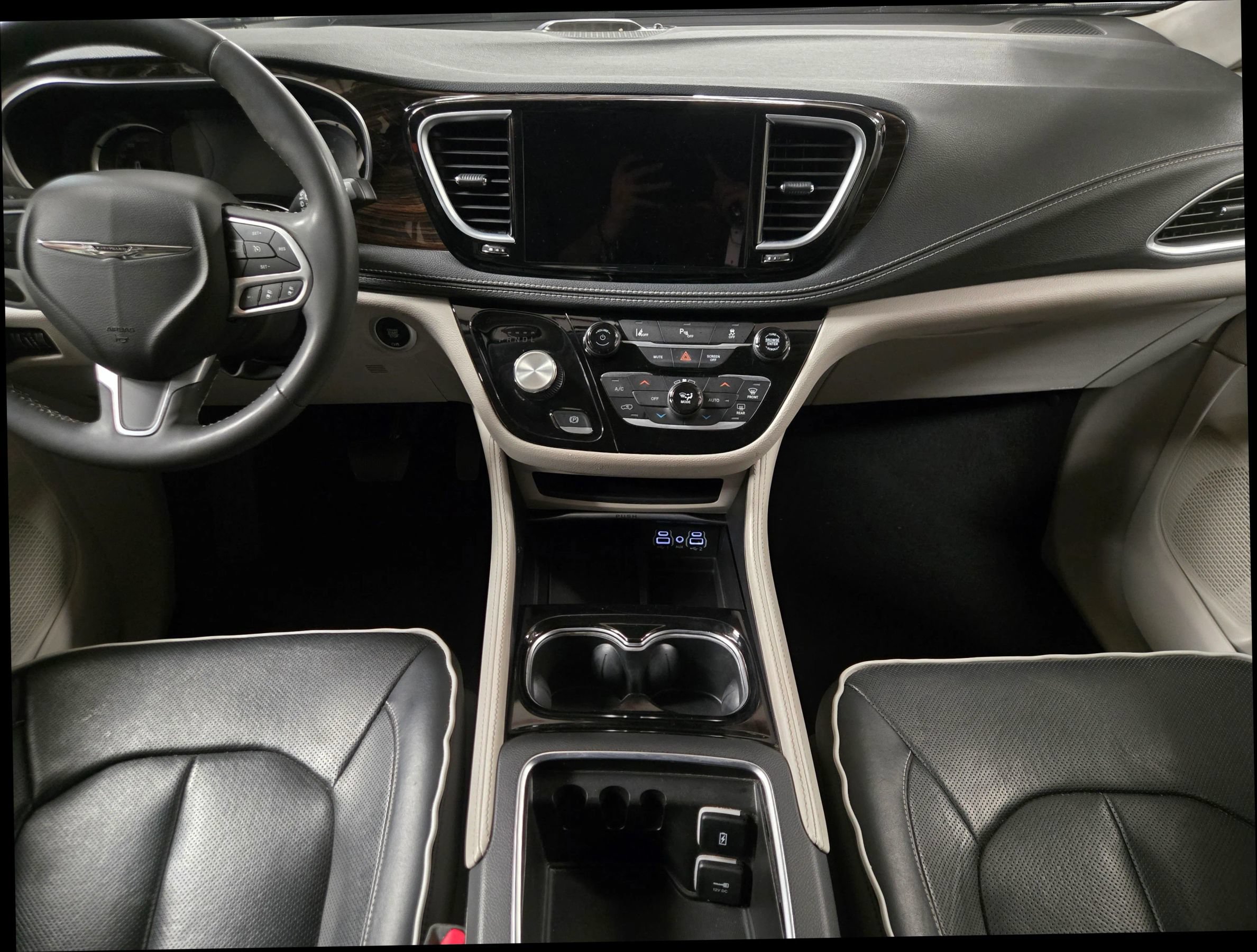 Used 2023 Chrysler Pacifica Limited FWD image 18