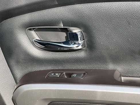 Used 2020 Nissan Titan SV w/ SV Convenience Package image 23