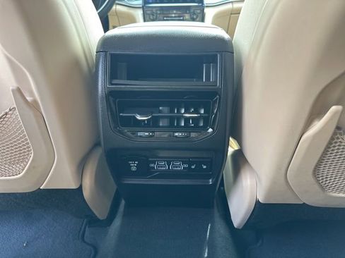 Used 2022 Jeep Grand Cherokee Limited image 37