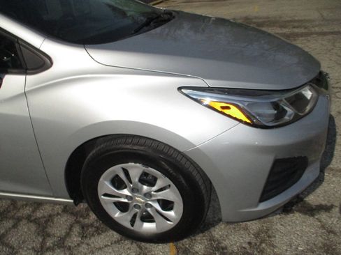 Used 2019 Chevrolet Cruze LS image 22