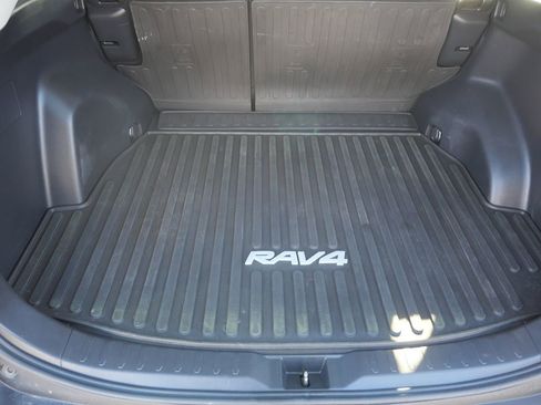 Used 2020 Toyota RAV4 LE image 20