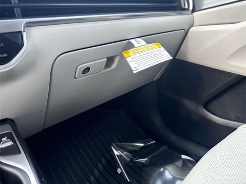 New 2025 Kia Sorento S image 44